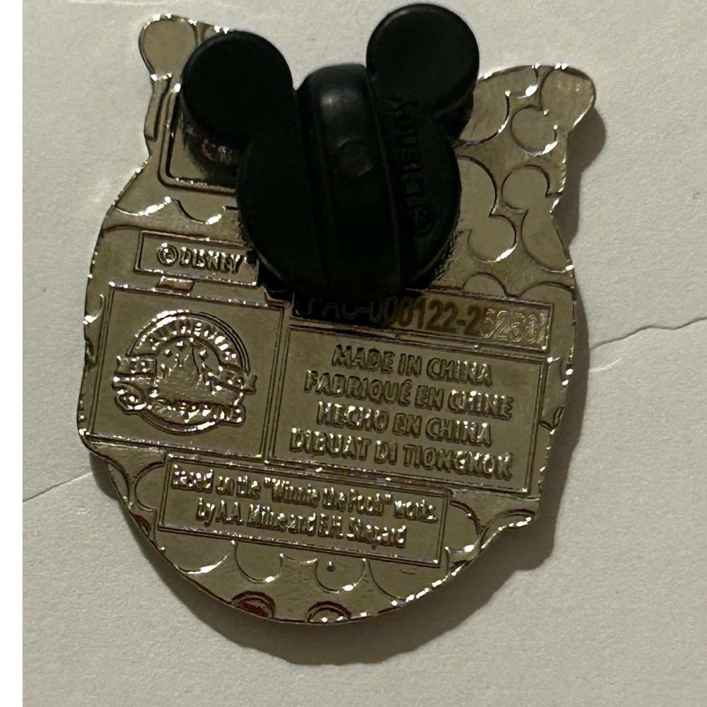 Disney Munchlings Piglet Strawberry Glazed Cupcake Enamel Pin Winnie the Pooh - Picture 2 of 4